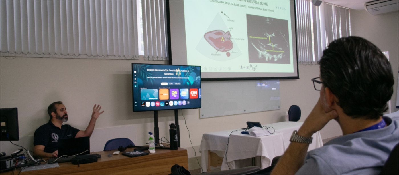 Aula teórica na sala do Instituto Dante Pazzanese — cálculo do volume sistólico do VE